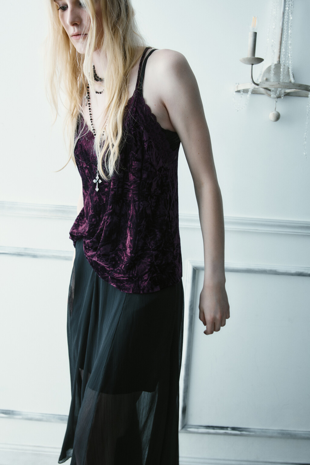 Топ с кружевом и бархатной фактурой - цвет фиолетовый - 1