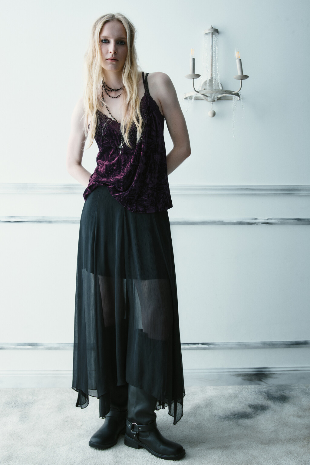 Топ с кружевом и бархатной фактурой - цвет фиолетовый - 2