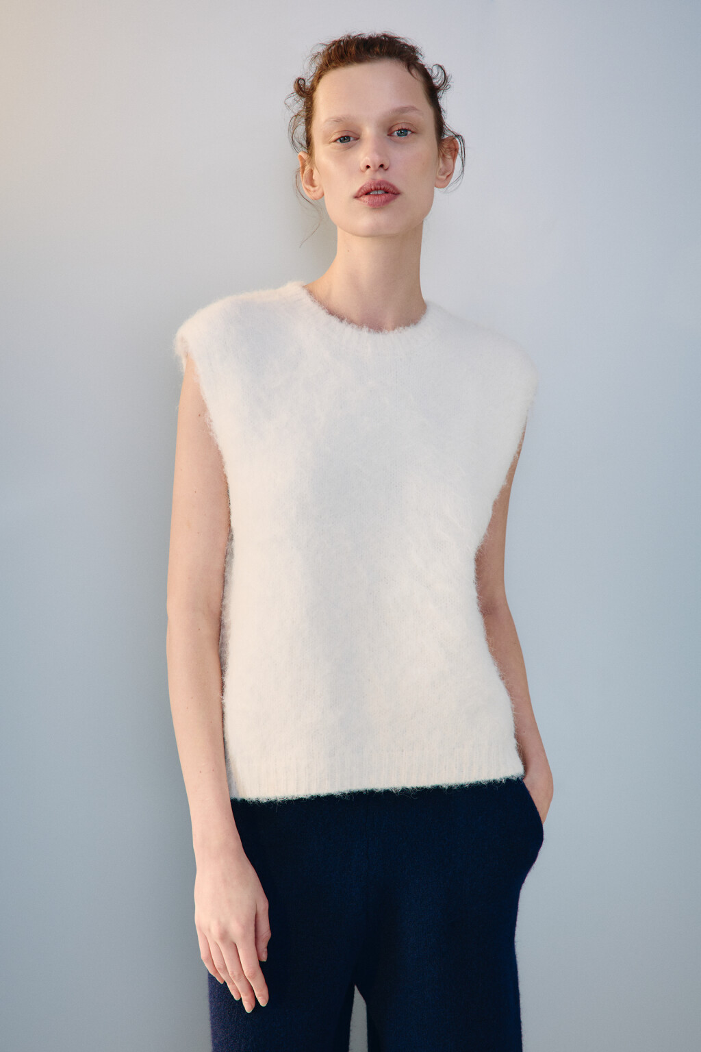 Жилет вязаный с шерстью - цвет молочный - 3
