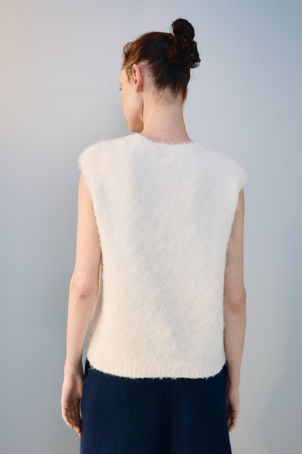 Жилет вязаный с шерстью - цвет молочный - 4