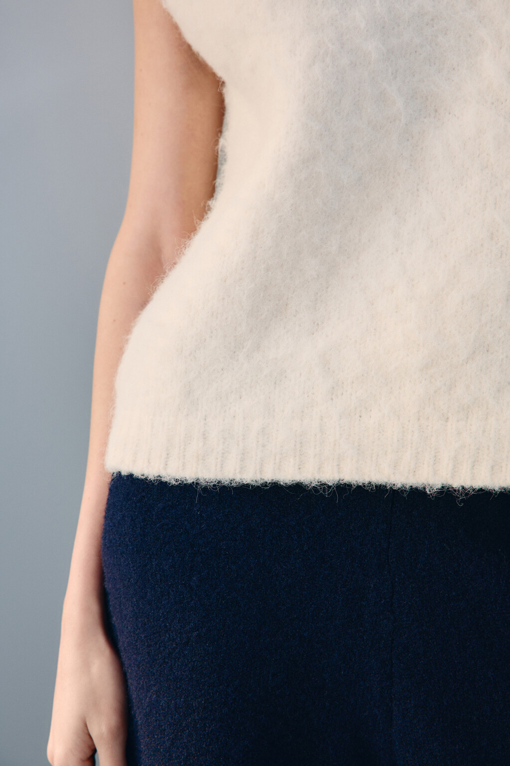 Жилет вязаный с шерстью - цвет молочный - 7