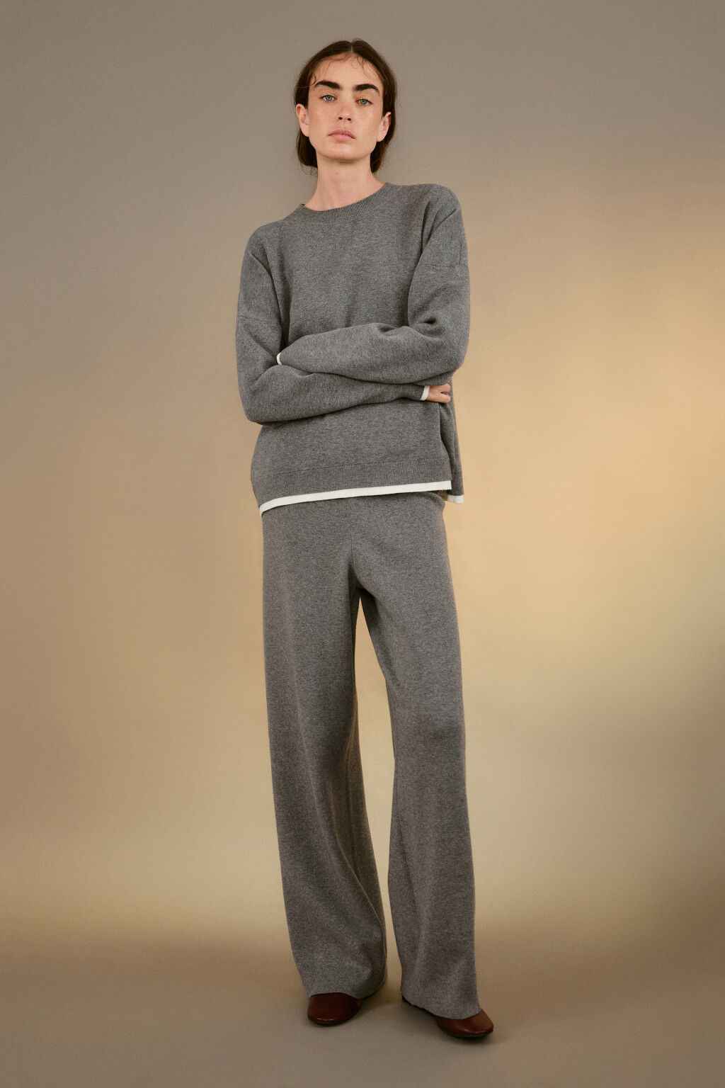 Брюки прямые из вязаного трикотажа - цвет серый - 1