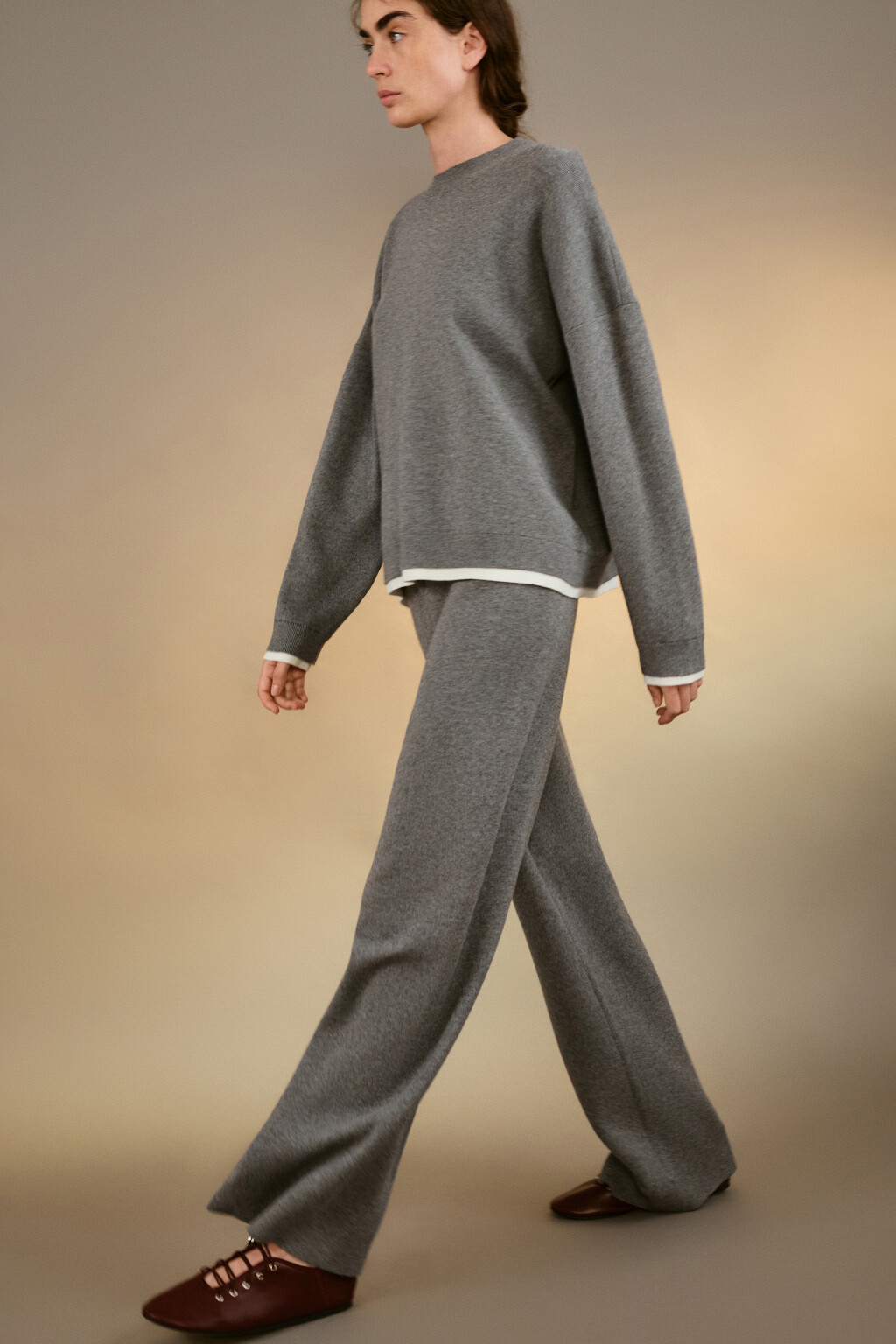 Брюки прямые из вязаного трикотажа - цвет серый - 2