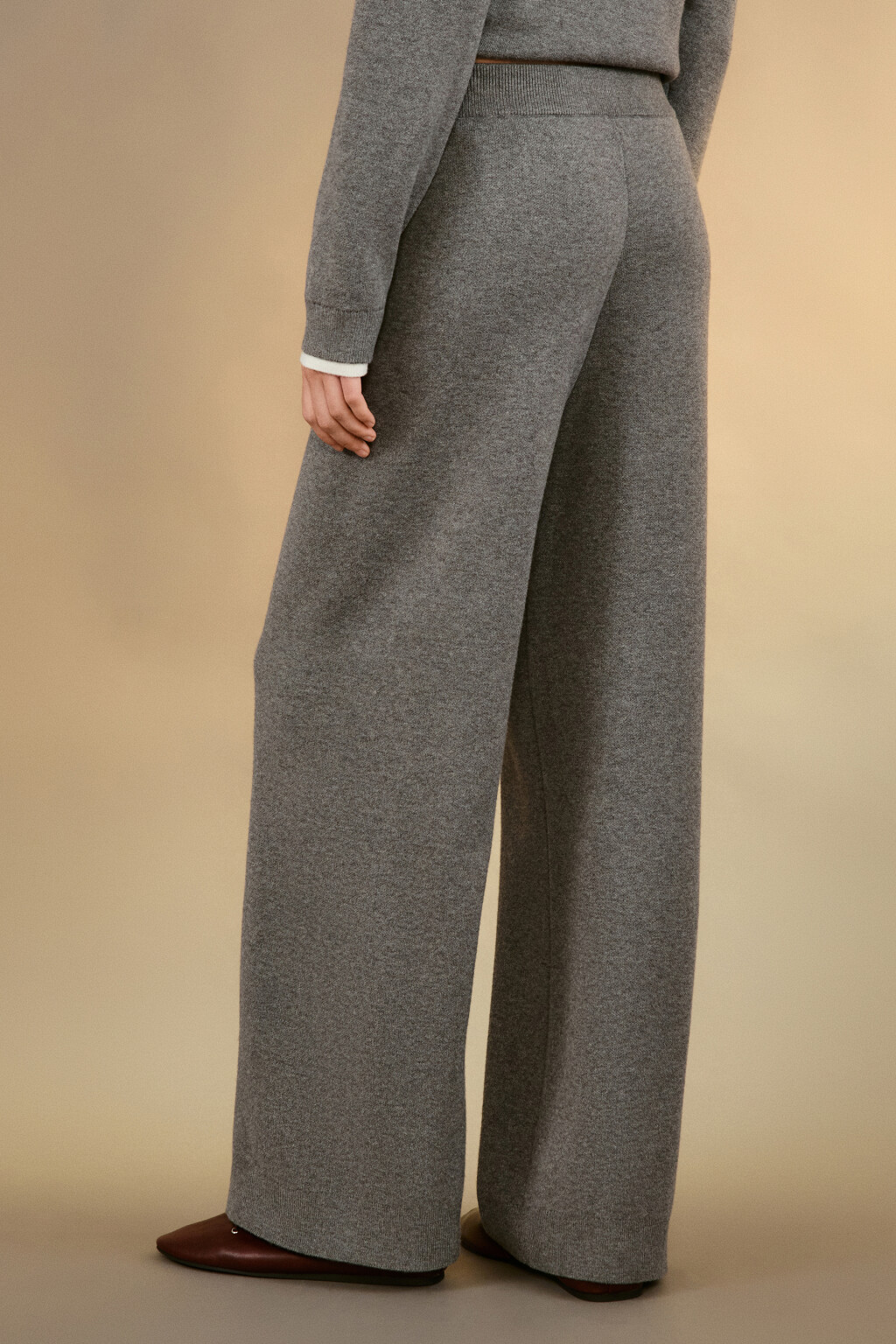 Брюки прямые из вязаного трикотажа - цвет серый - 4