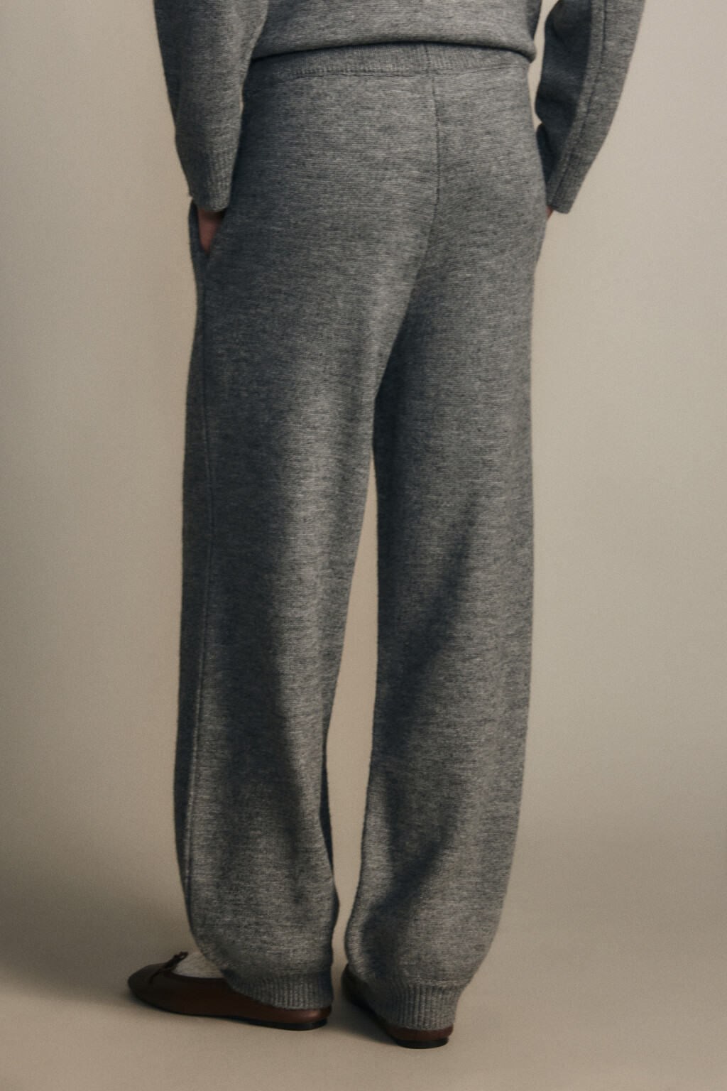 Брюки-джоггеры из вязаного трикотажа - цвет серый - 4