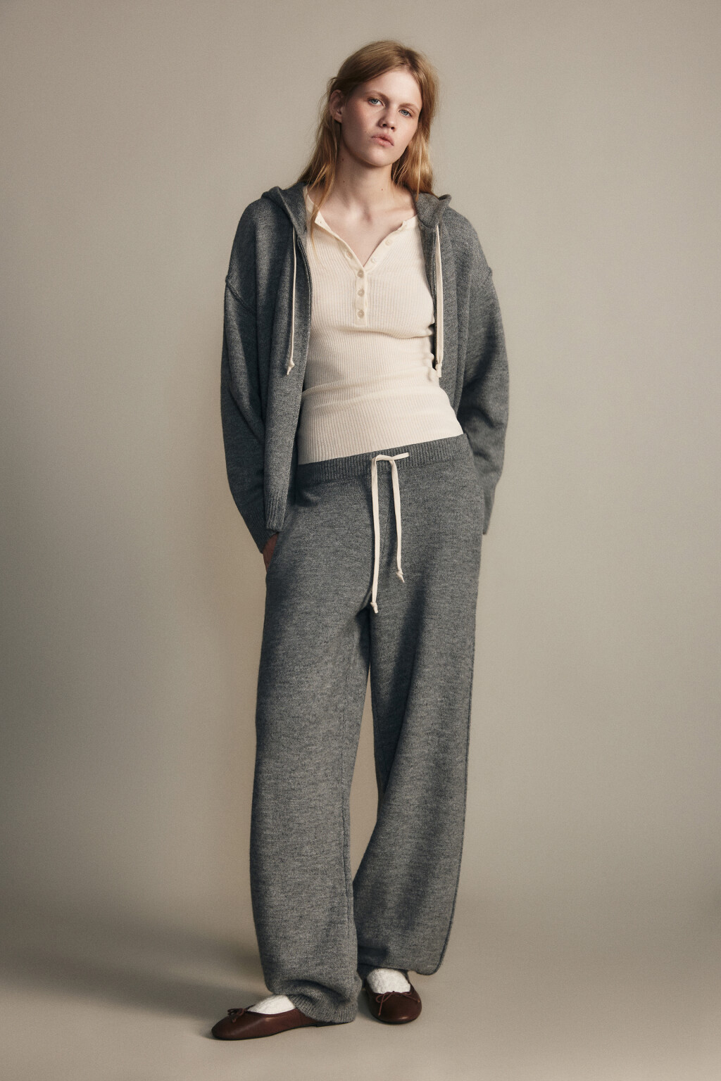 Брюки-джоггеры из вязаного трикотажа - цвет серый - 5