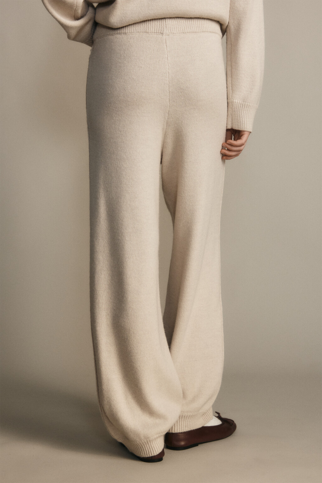 Брюки-джоггеры из вязаного трикотажа - цвет бежевый - 3