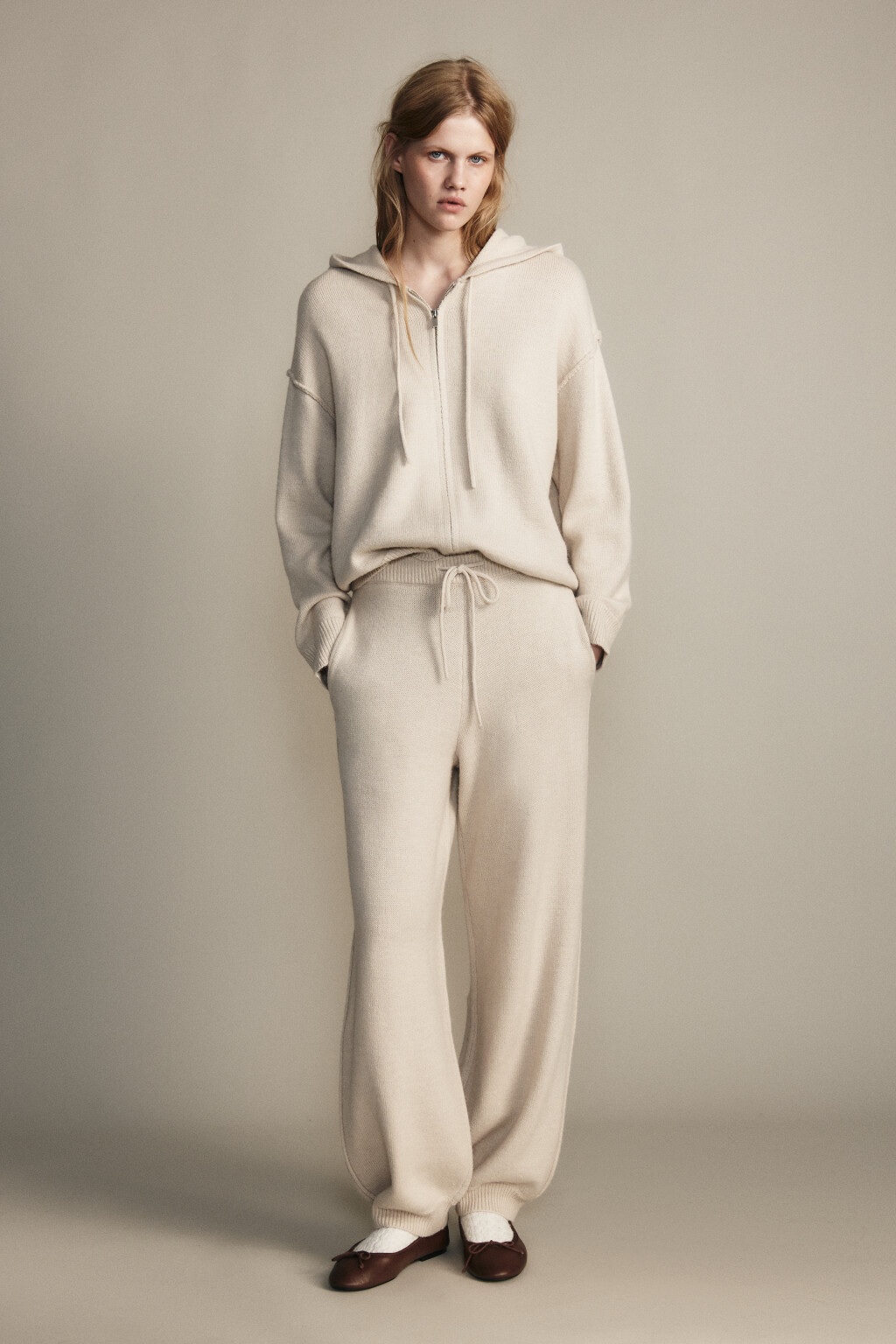 Брюки-джоггеры из вязаного трикотажа - цвет бежевый - 4