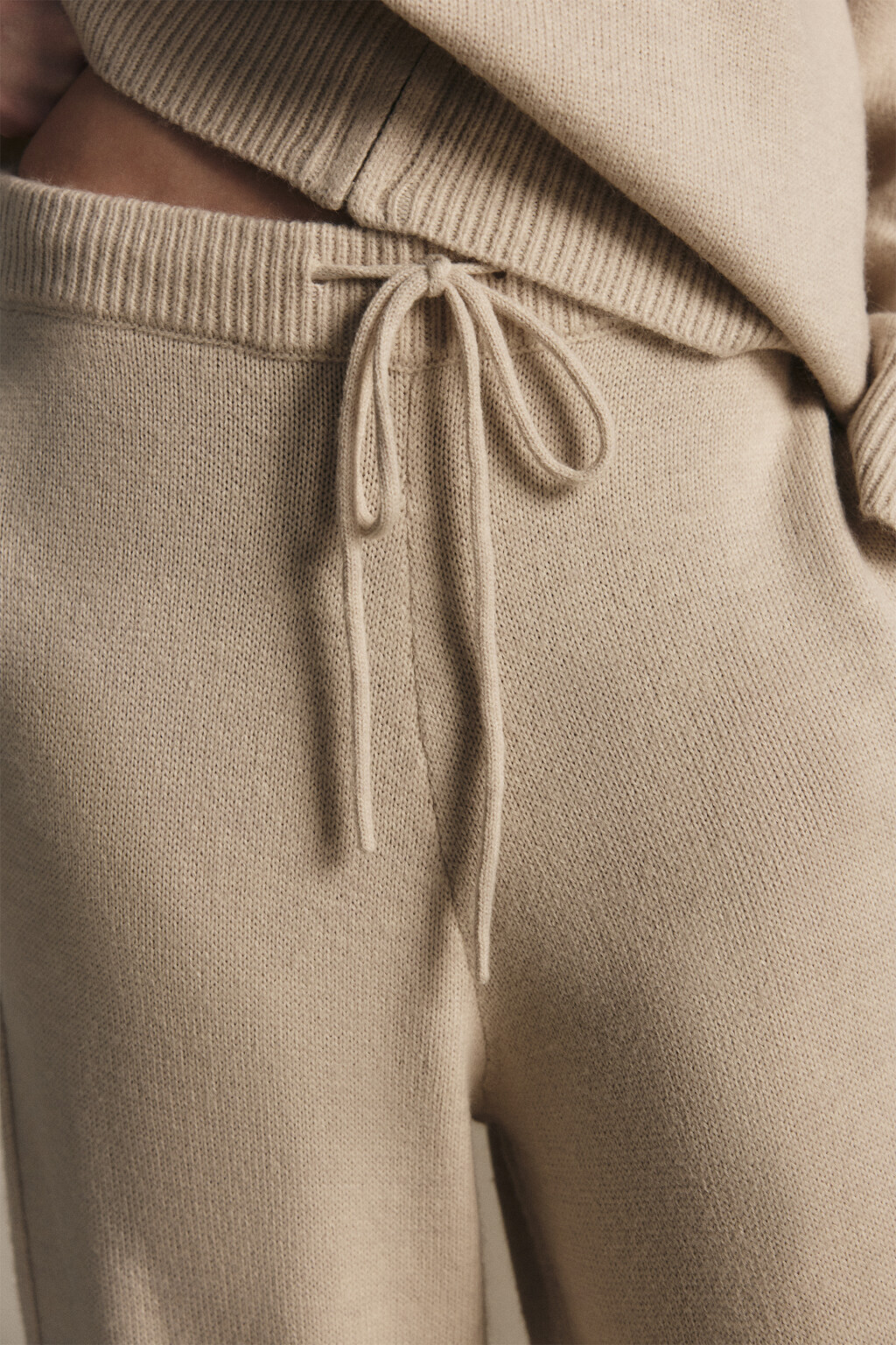 Брюки-джоггеры из вязаного трикотажа - цвет бежевый - 5