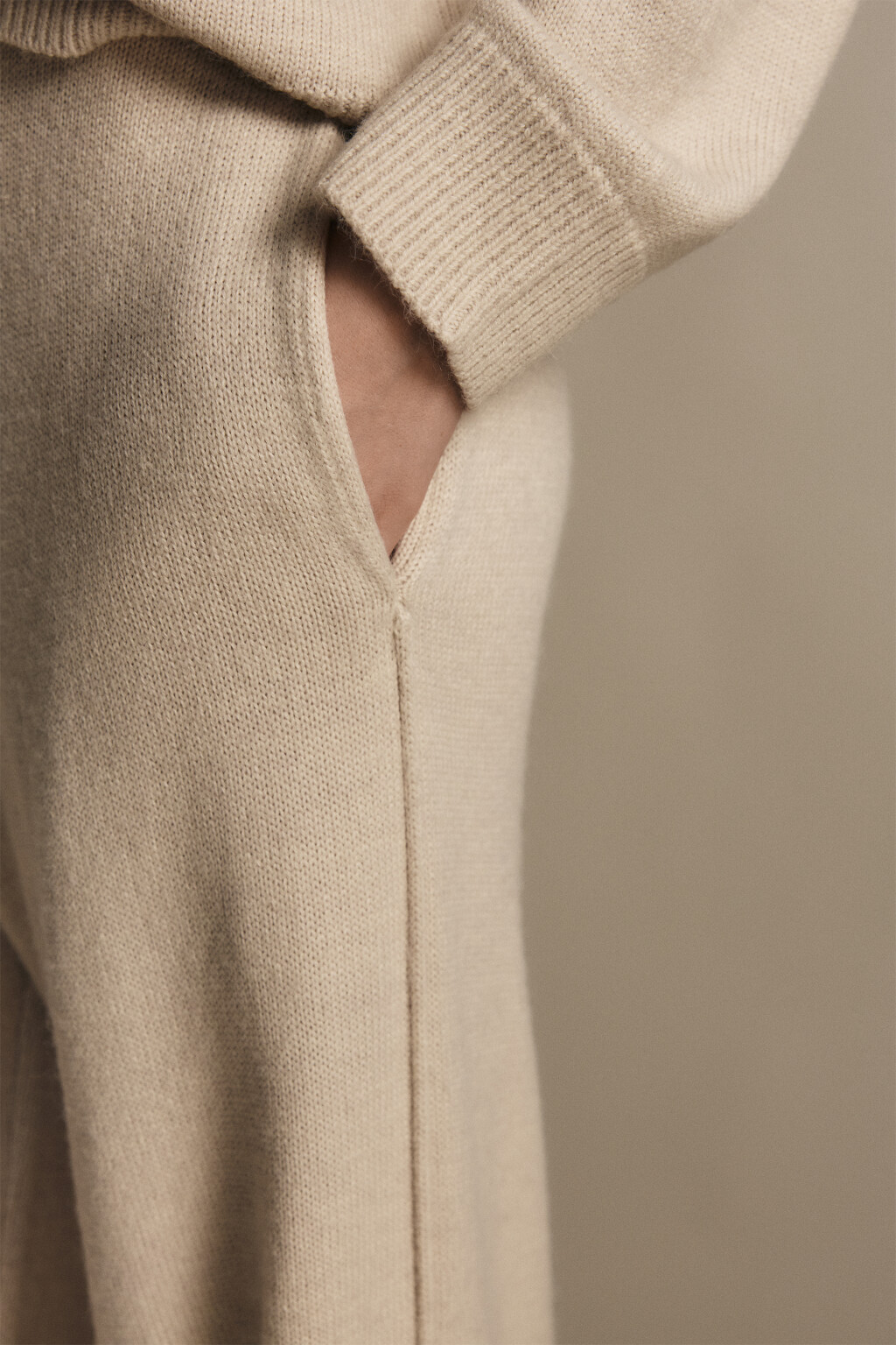 Брюки-джоггеры из вязаного трикотажа - цвет бежевый - 6