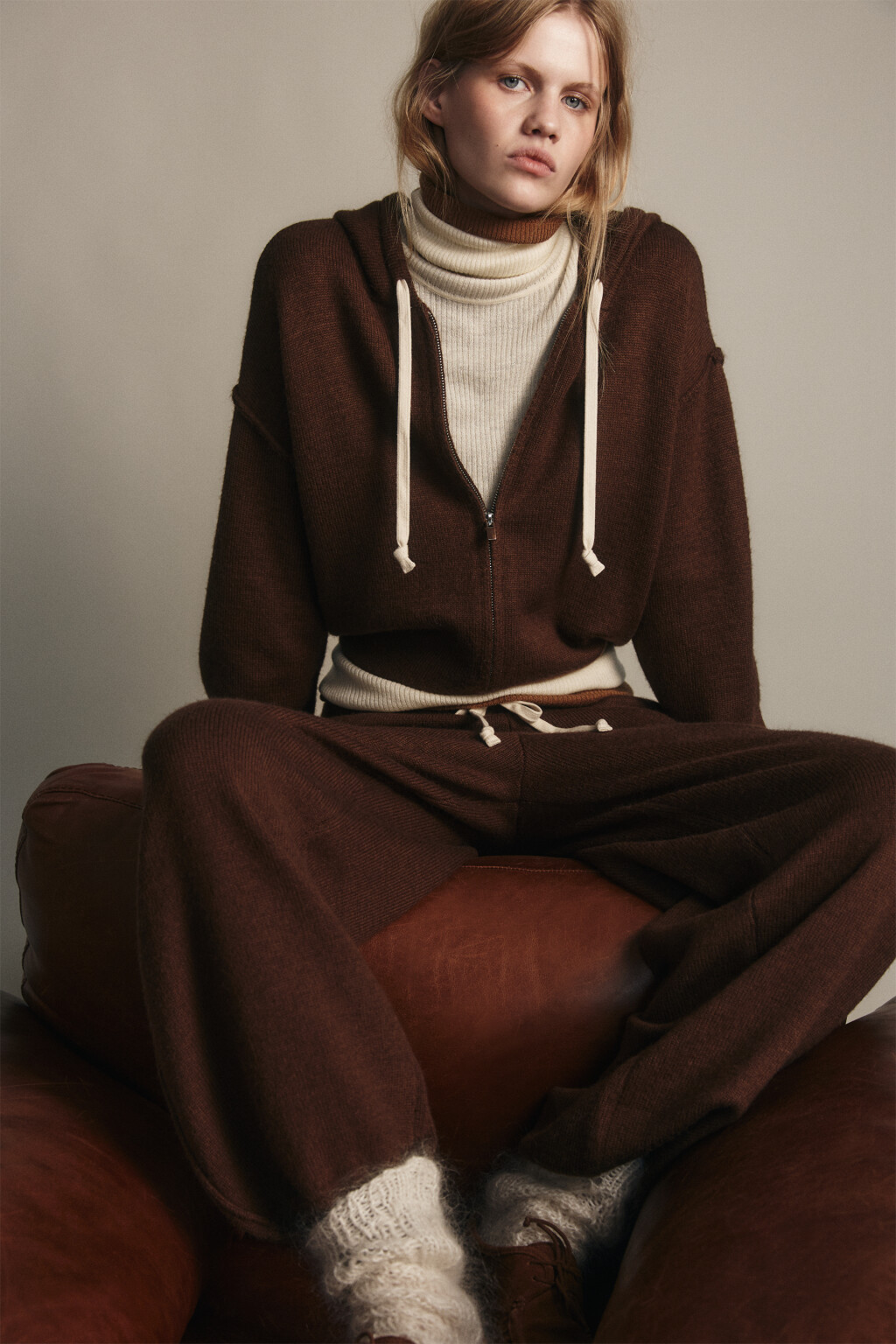 Брюки-джоггеры из вязаного трикотажа - цвет коричневый - 2