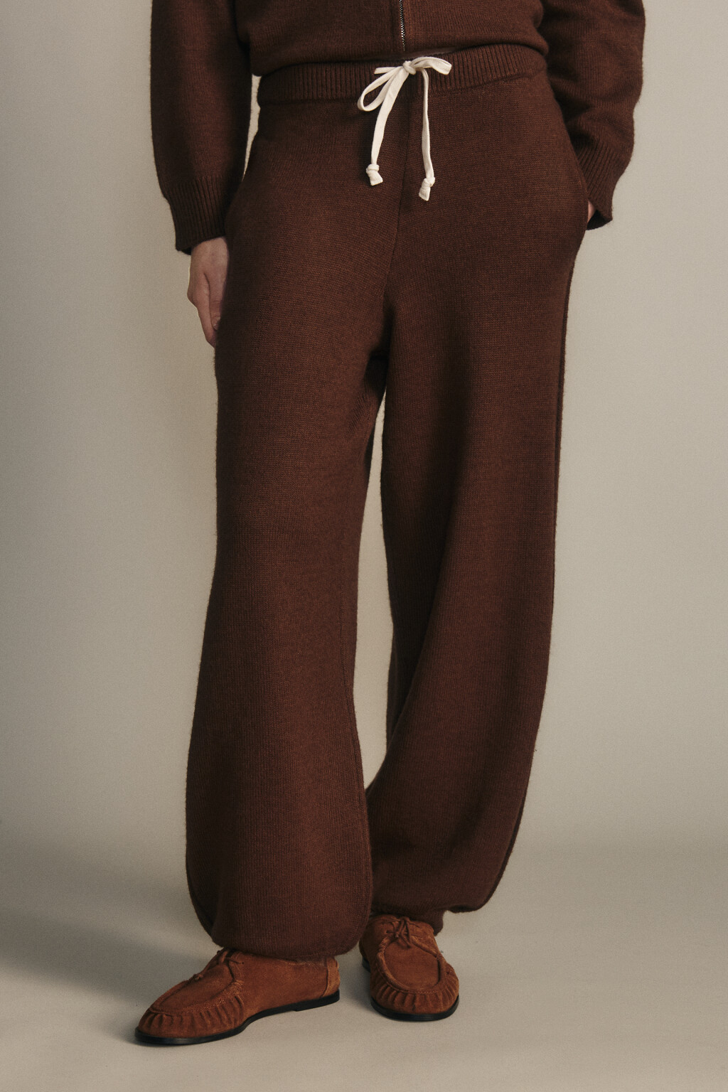 Брюки-джоггеры из вязаного трикотажа - цвет коричневый - 3