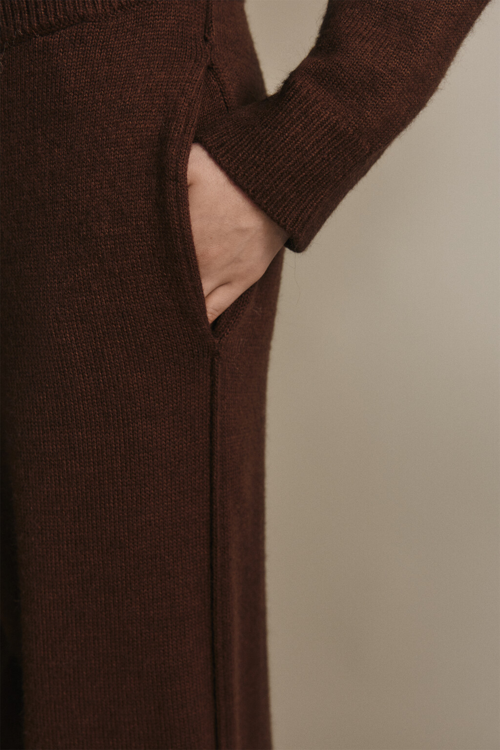 Брюки-джоггеры из вязаного трикотажа - цвет коричневый - 7