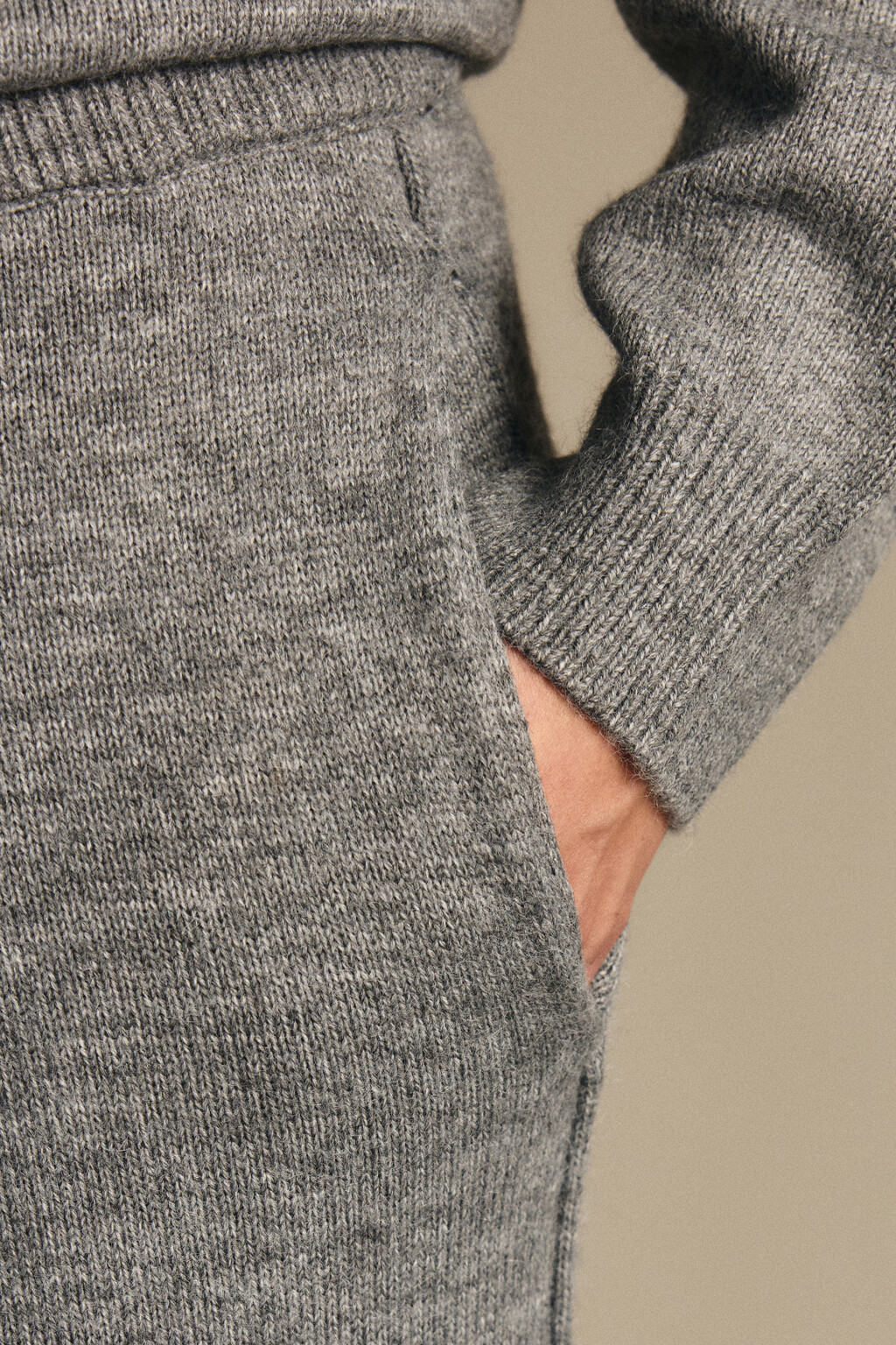 Брюки-джоггеры из вязаного трикотажа - цвет серый - 5