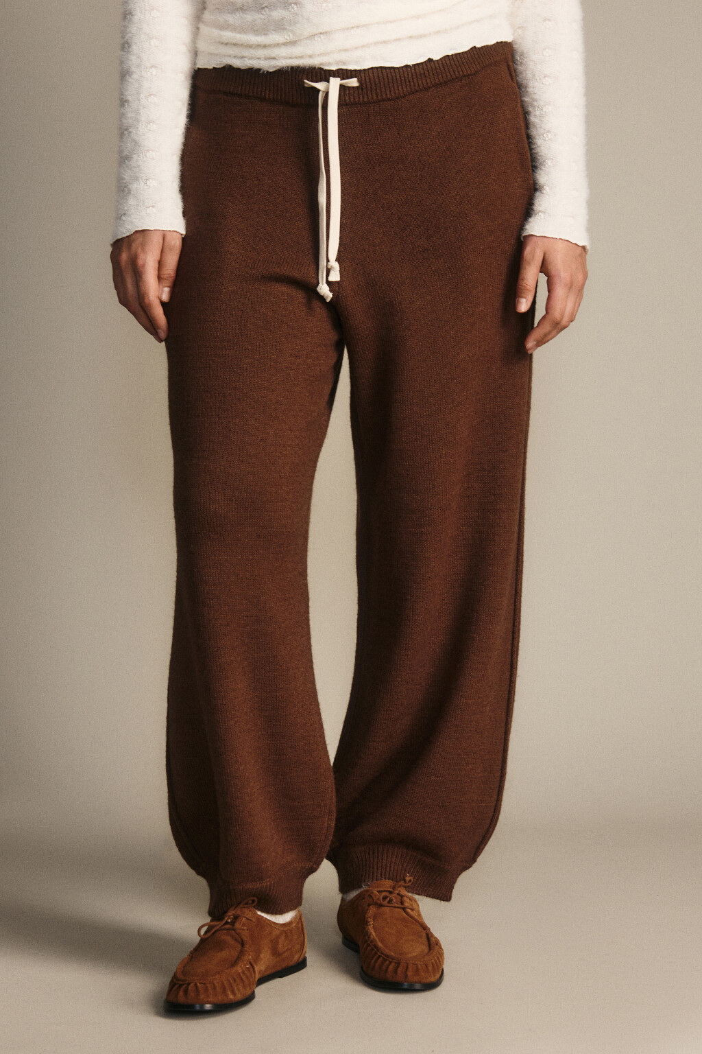 Брюки-джоггеры из вязаного трикотажа - цвет коричневый - 2