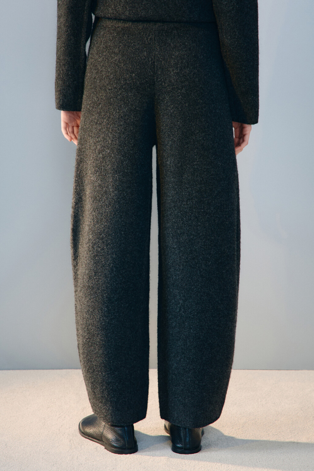 Брюки-бананы из вязаного трикотажа - цвет серый - 3