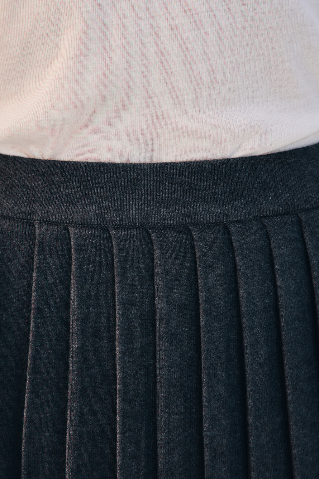 Юбка в складку из вязаного трикотажа - цвет серый - 4