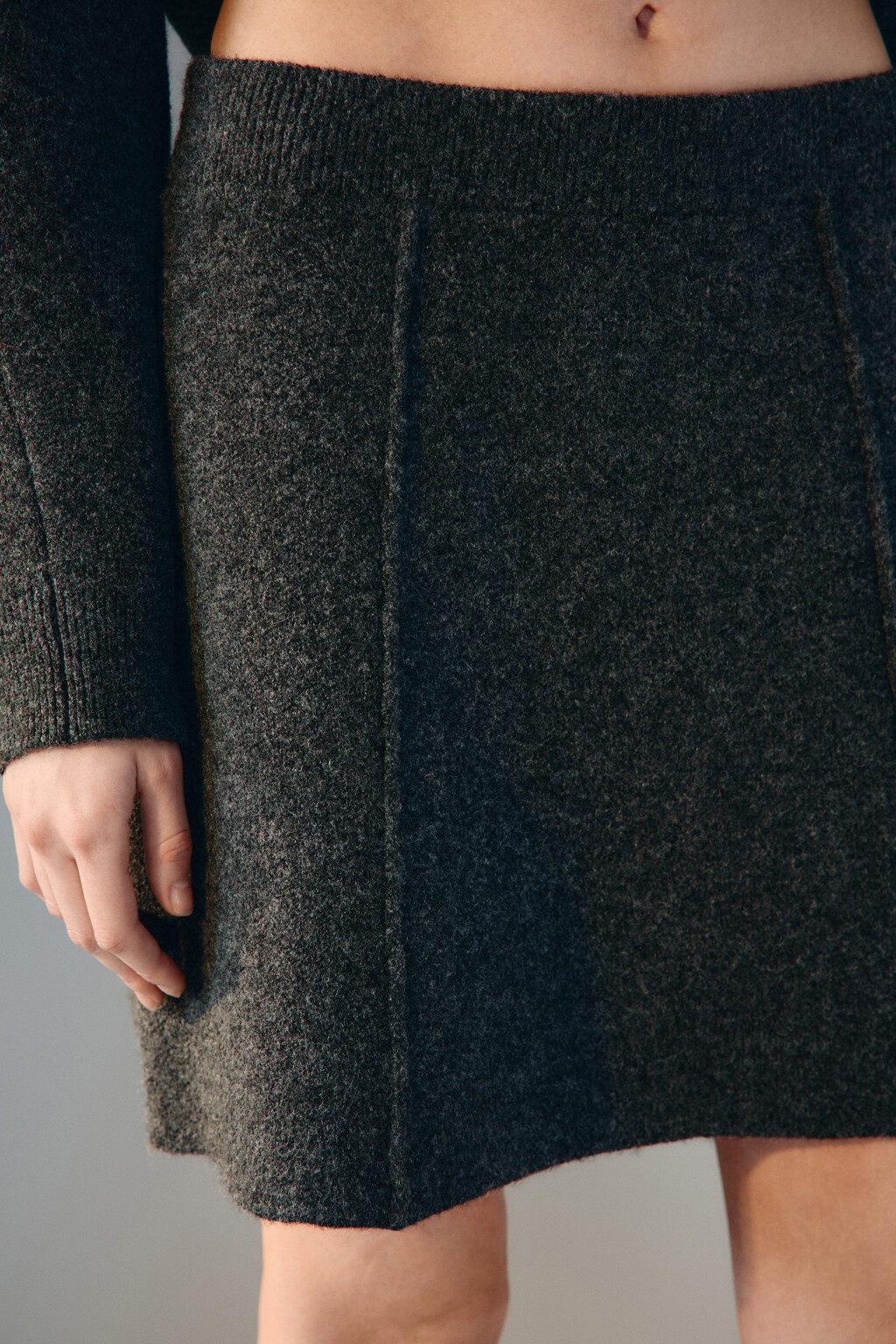 Юбка-трапеция из вязаного трикотажа - цвет серый - 5