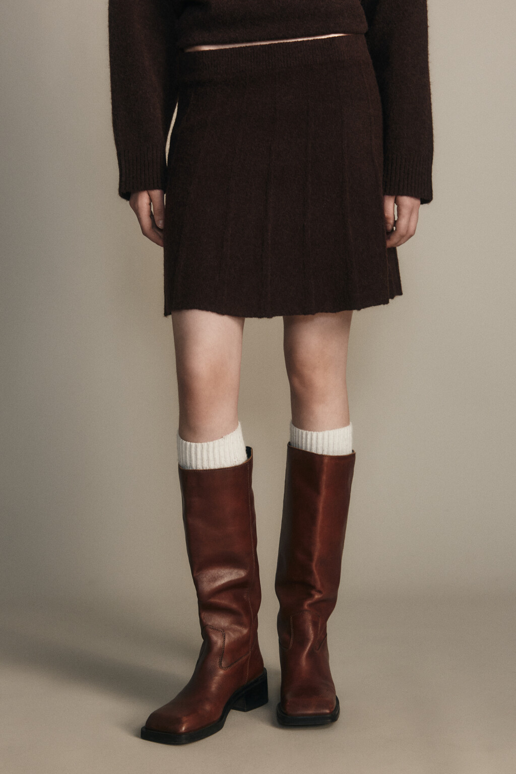 Юбка мини вязаная в складку - цвет коричневый - 2
