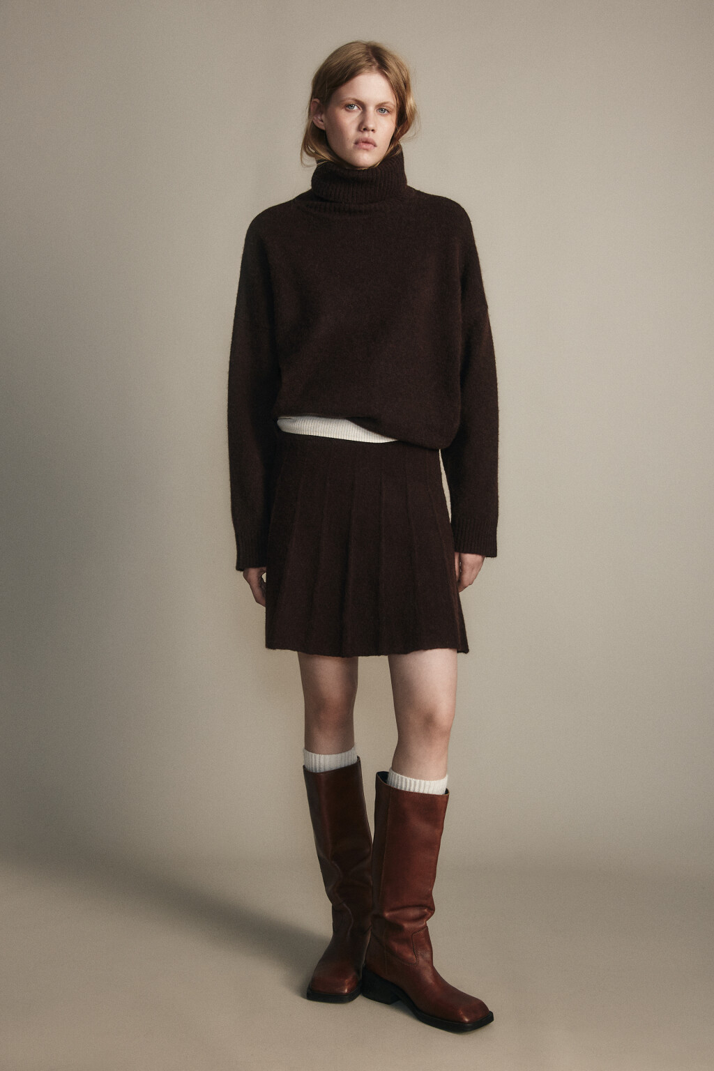 Юбка мини вязаная в складку - цвет коричневый - 4