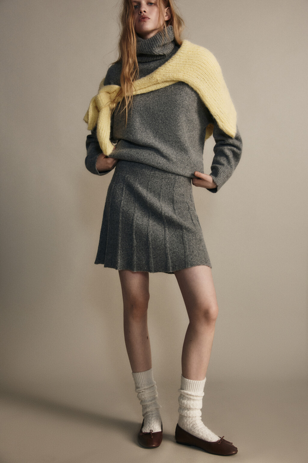 Юбка мини вязаная в складку - цвет серый - 1
