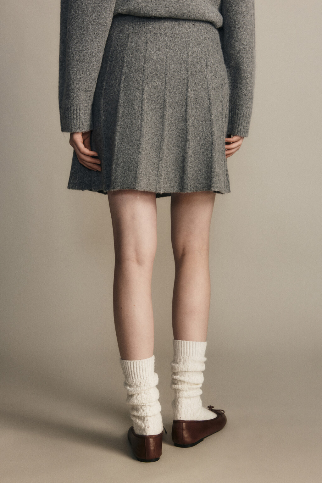 Юбка мини вязаная в складку - цвет серый - 3