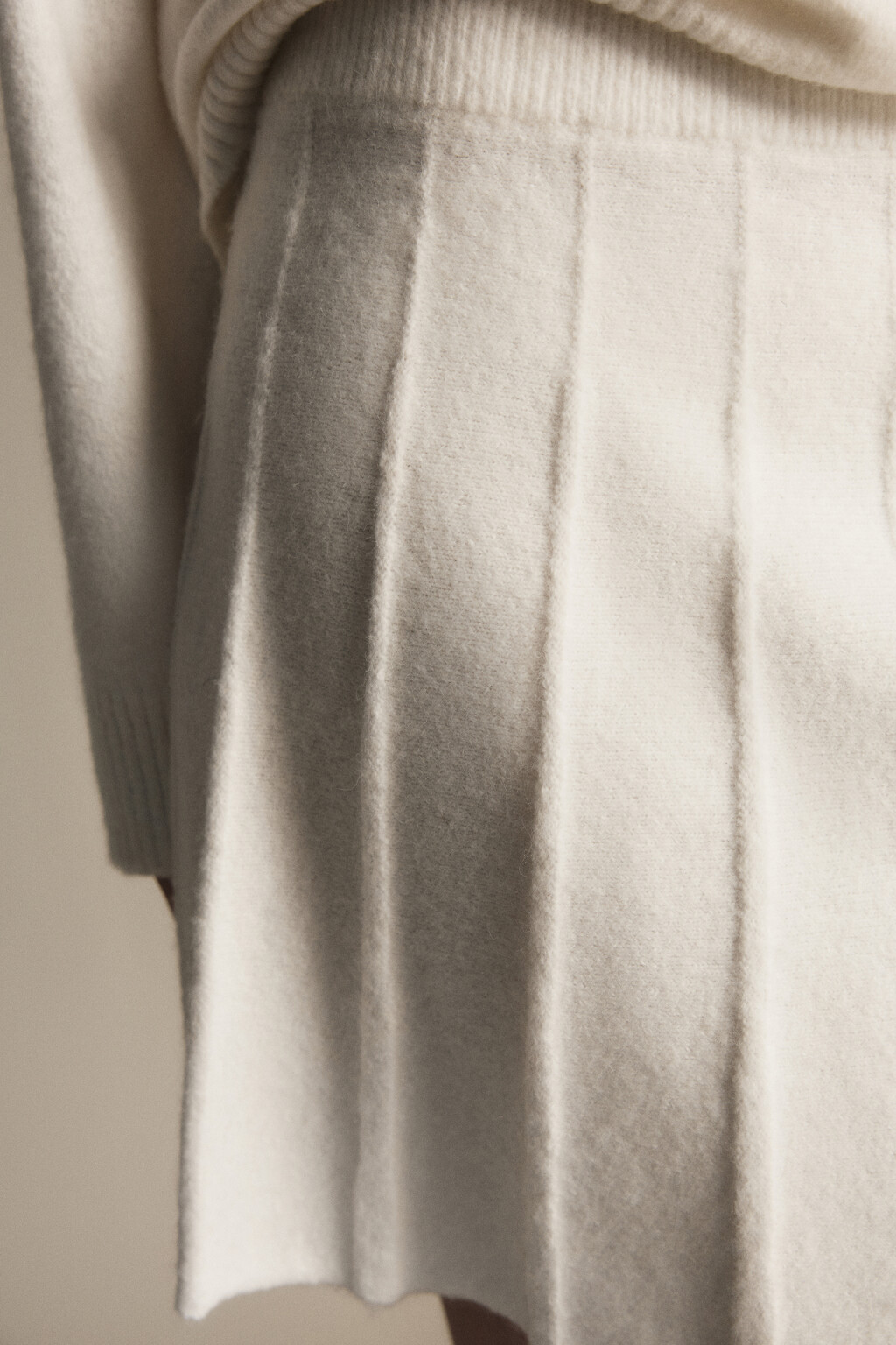 Юбка мини вязаная в складку - цвет молочный - 5