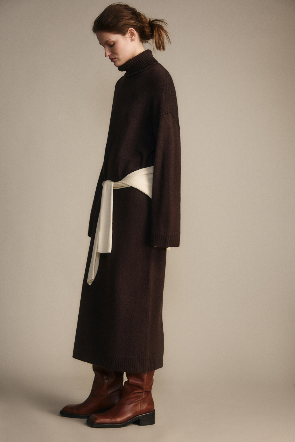 Платье миди из вязаного трикотажа - цвет коричневый - 1