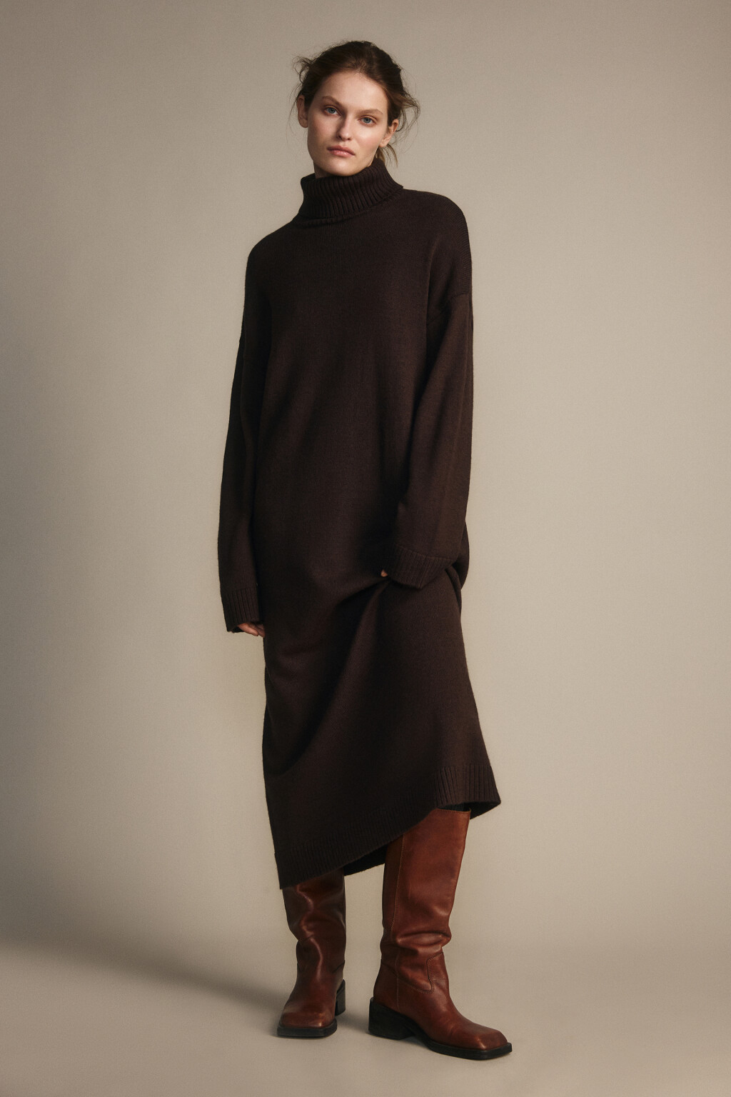 Платье миди из вязаного трикотажа - цвет коричневый - 2