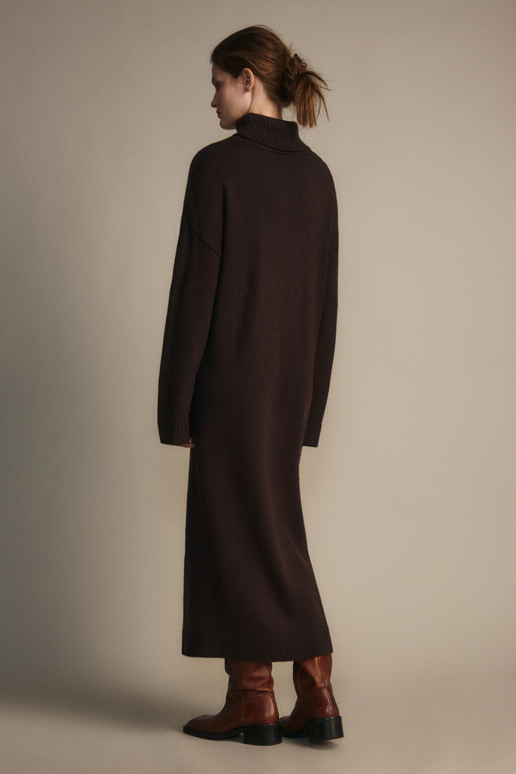 Платье миди из вязаного трикотажа - цвет коричневый - 3