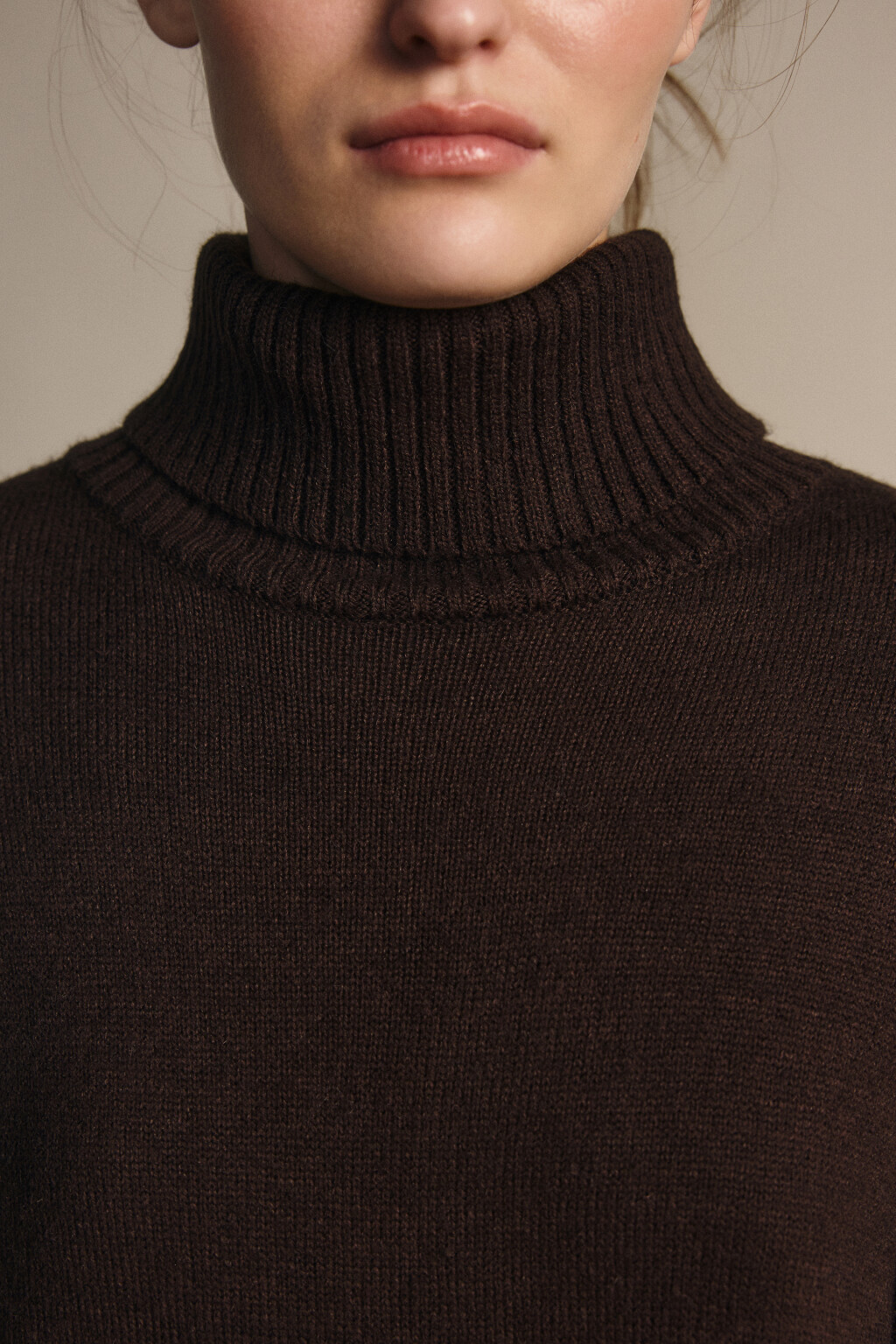 Платье миди из вязаного трикотажа - цвет коричневый - 5