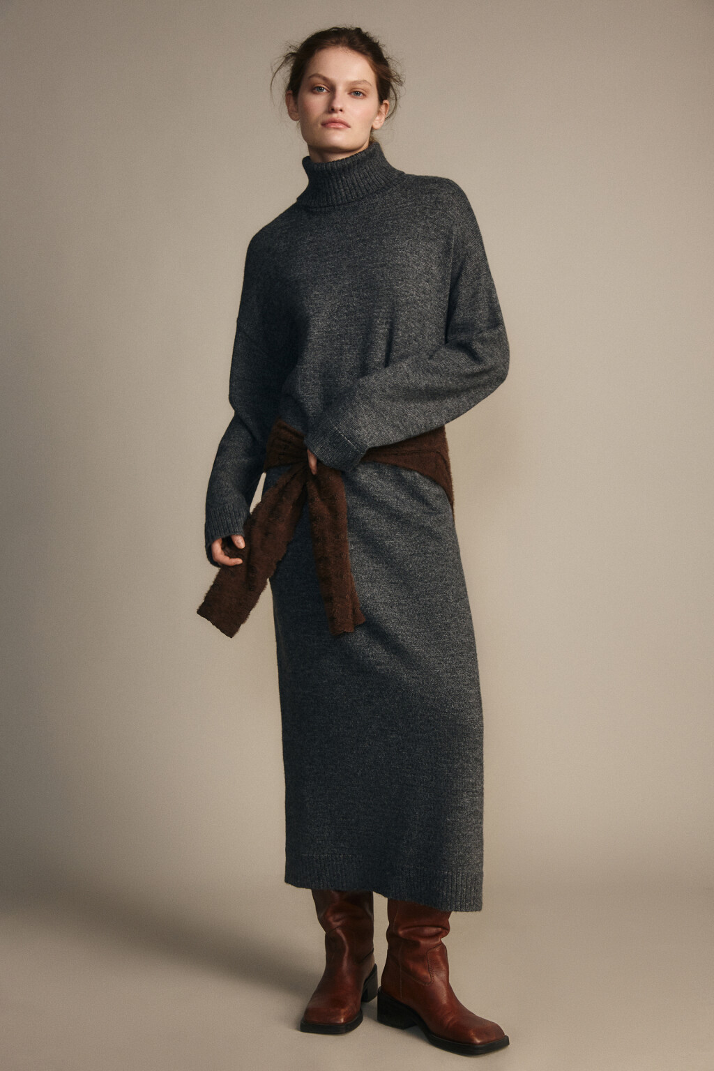 Платье миди из вязаного трикотажа - цвет серый - 2