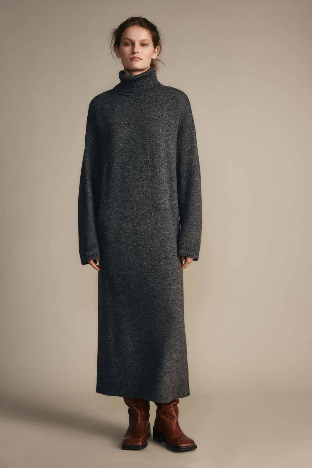 Платье миди из вязаного трикотажа - цвет серый - 3