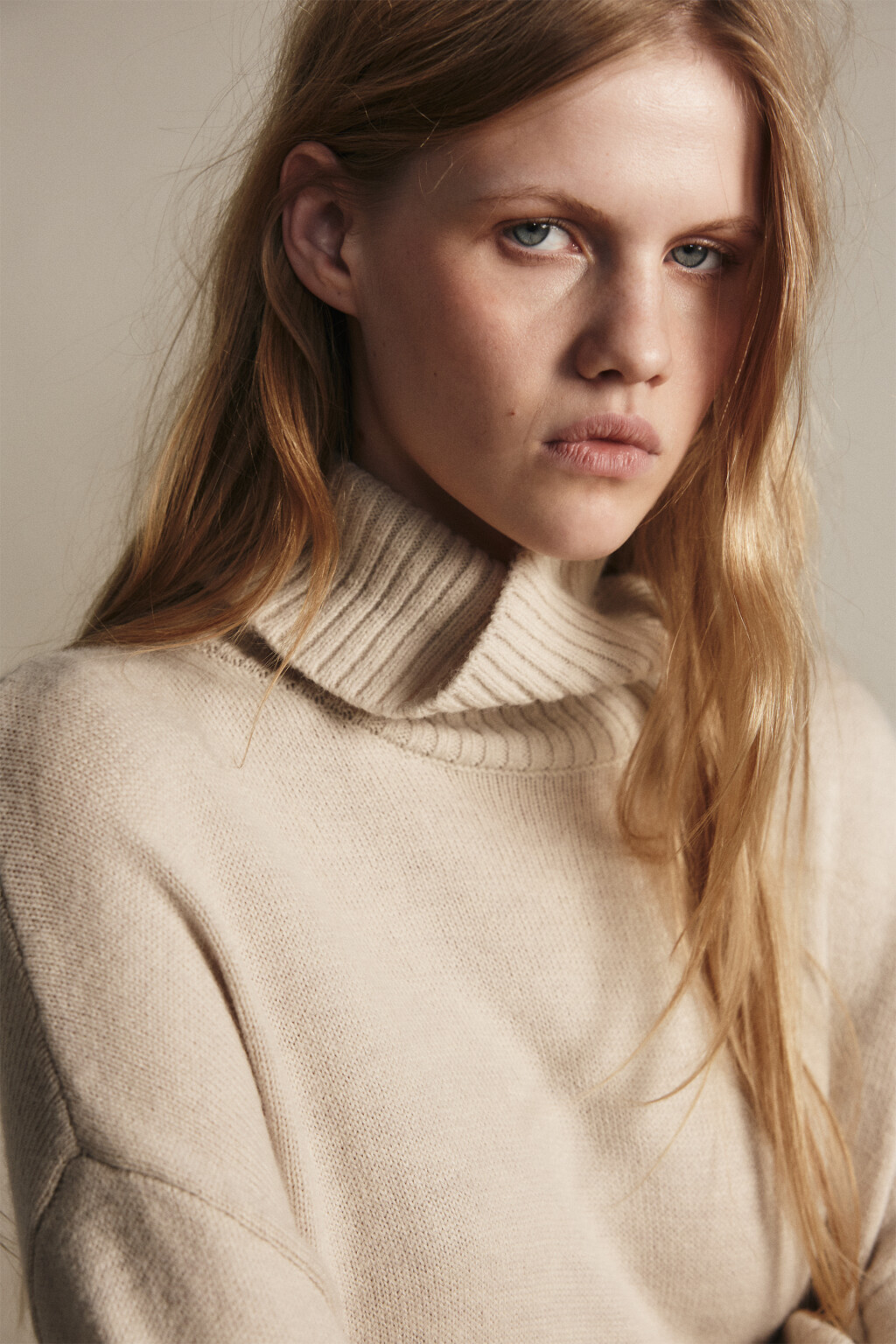 Платье миди из вязаного трикотажа - цвет бежевый - 5