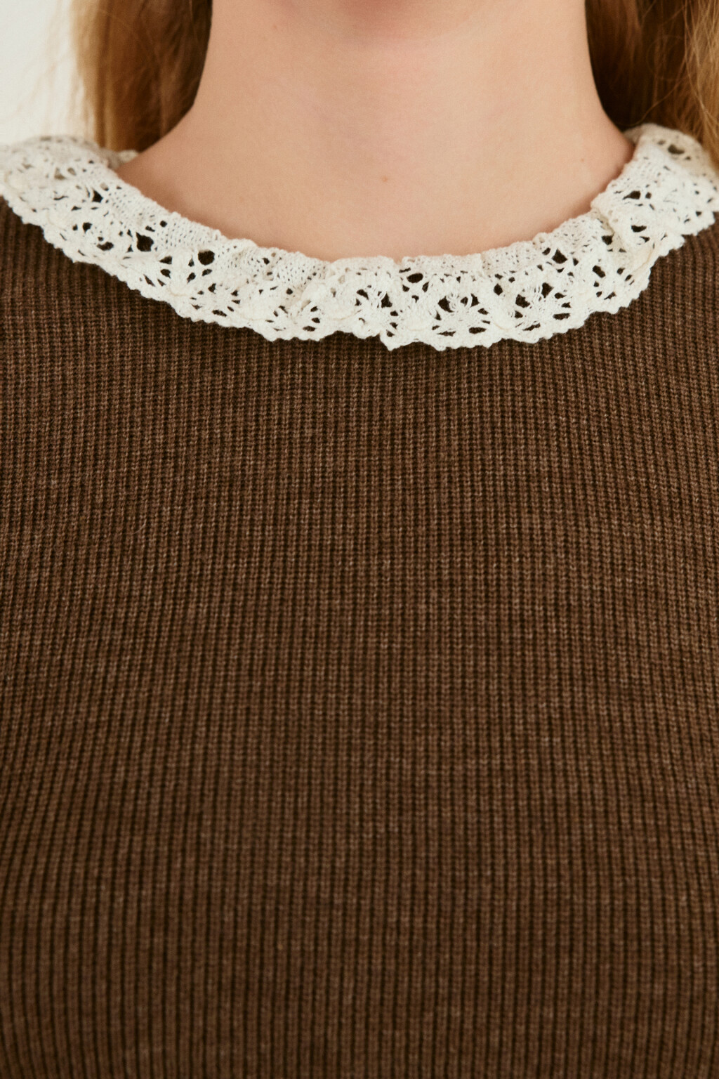 Платье мини вязаное с кружевом - цвет бежевый - 5