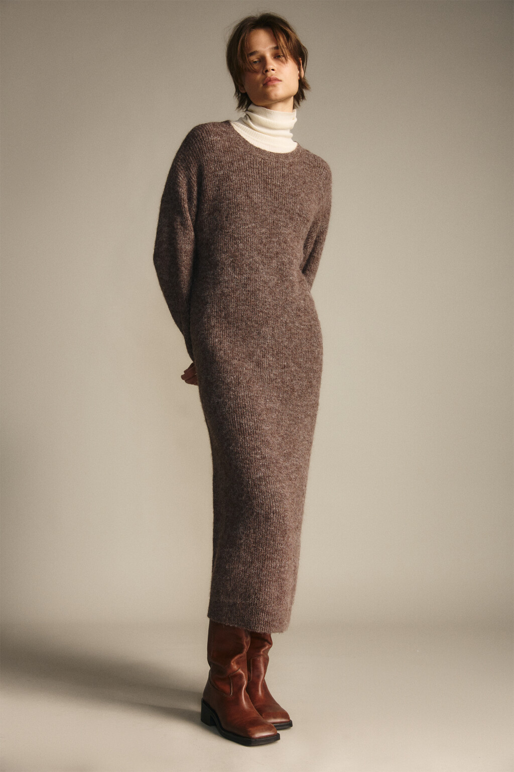 Платье миди из вязаного трикотажа - цвет бежевый - 1