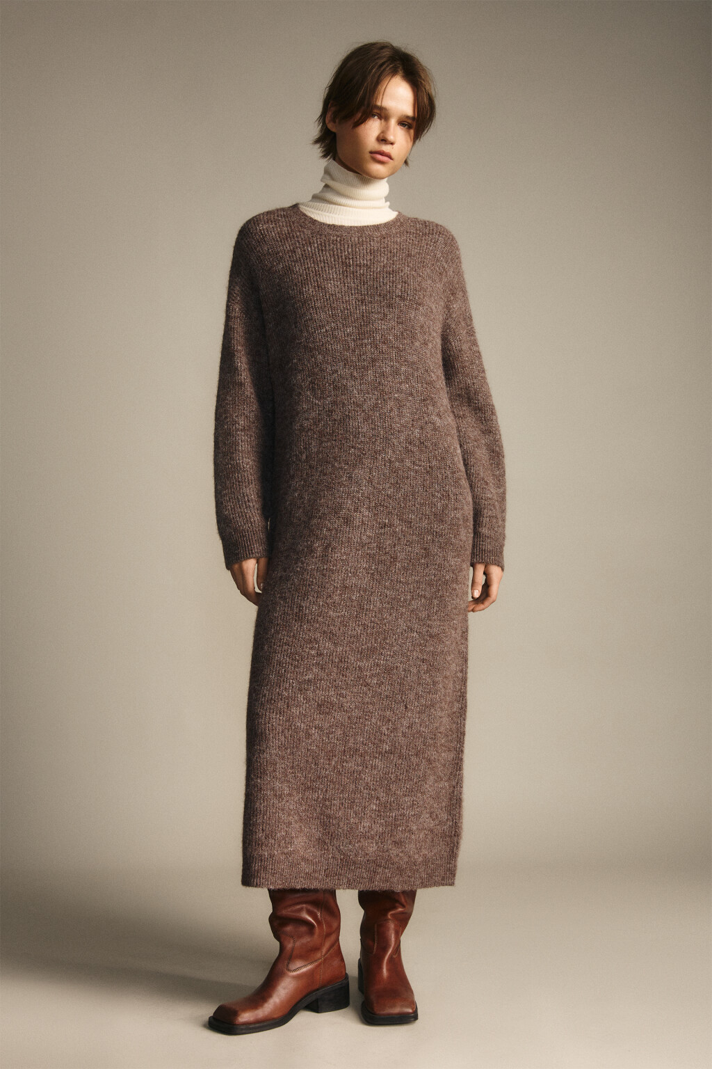 Платье миди из вязаного трикотажа - цвет бежевый - 4