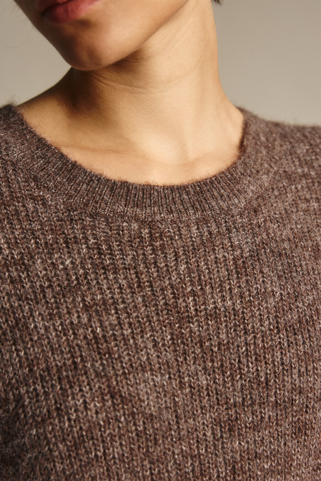 Платье миди из вязаного трикотажа - цвет бежевый - 5