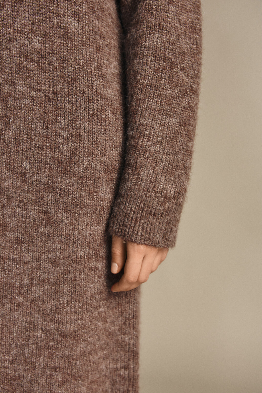 Платье миди из вязаного трикотажа - цвет бежевый - 6