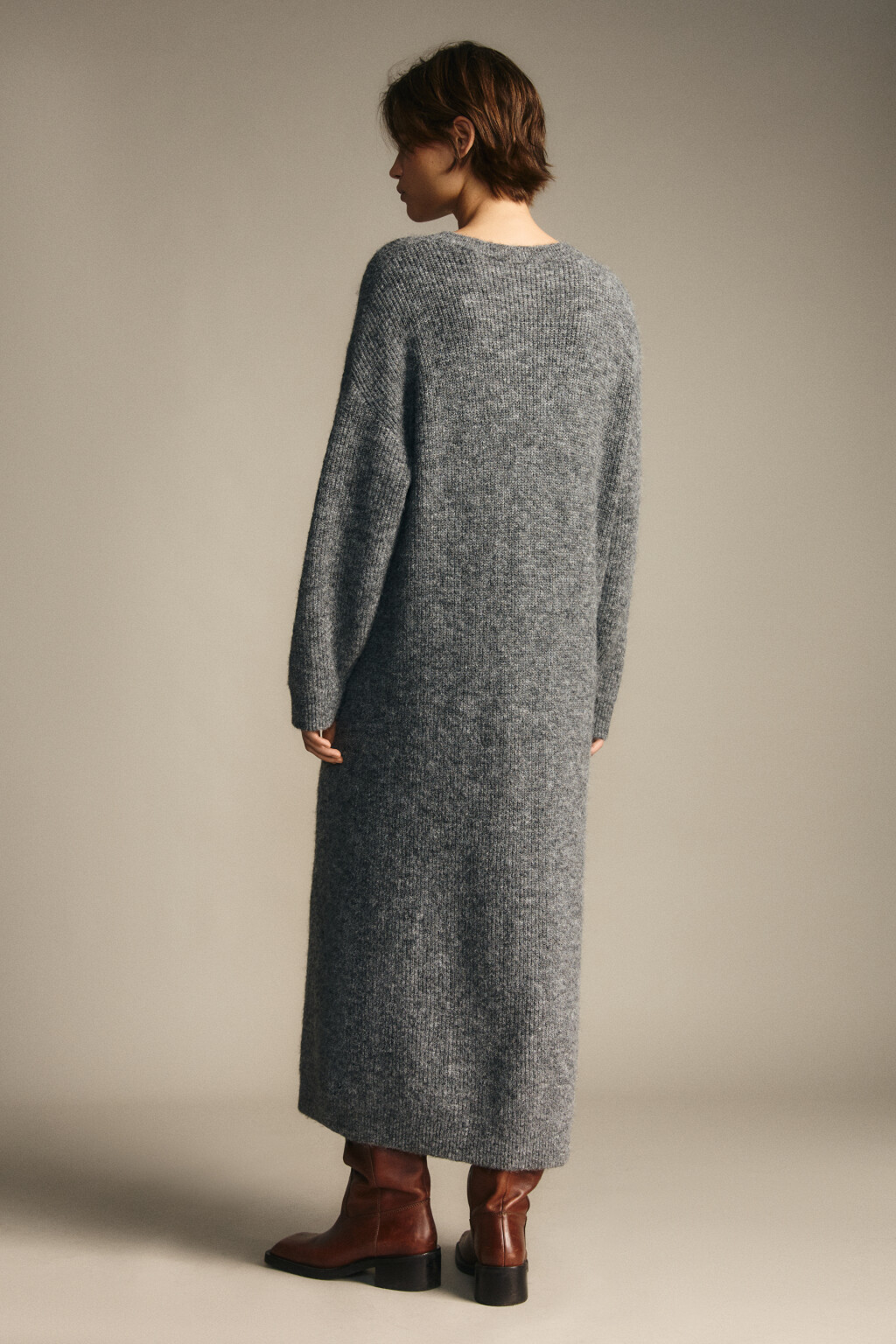 Платье миди из вязаного трикотажа - цвет серый - 3