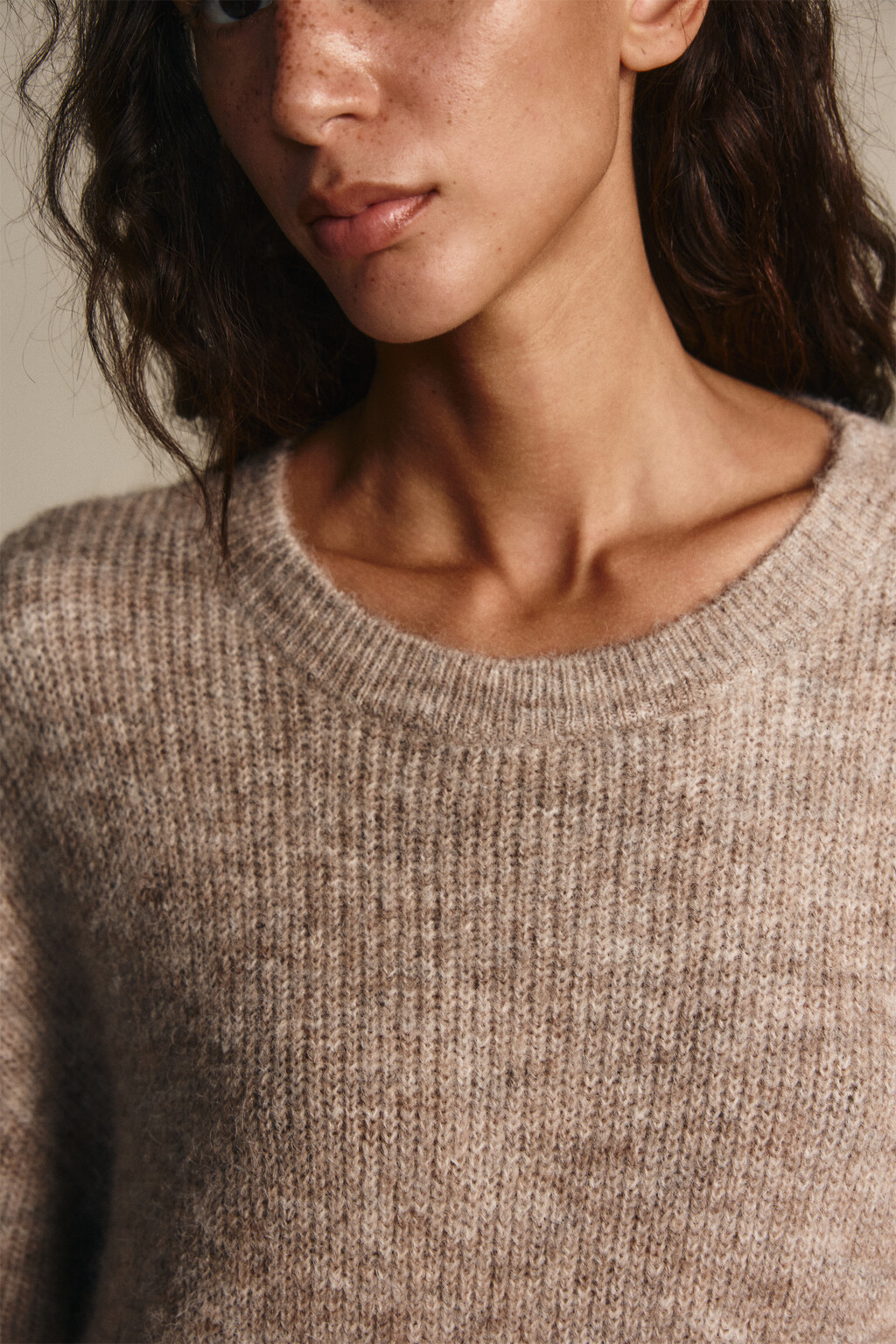 Платье миди из вязаного трикотажа - цвет бежевый - 5