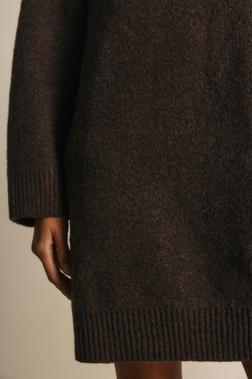 Платье-свитер с воротником в рубчик - цвет коричневый - 7