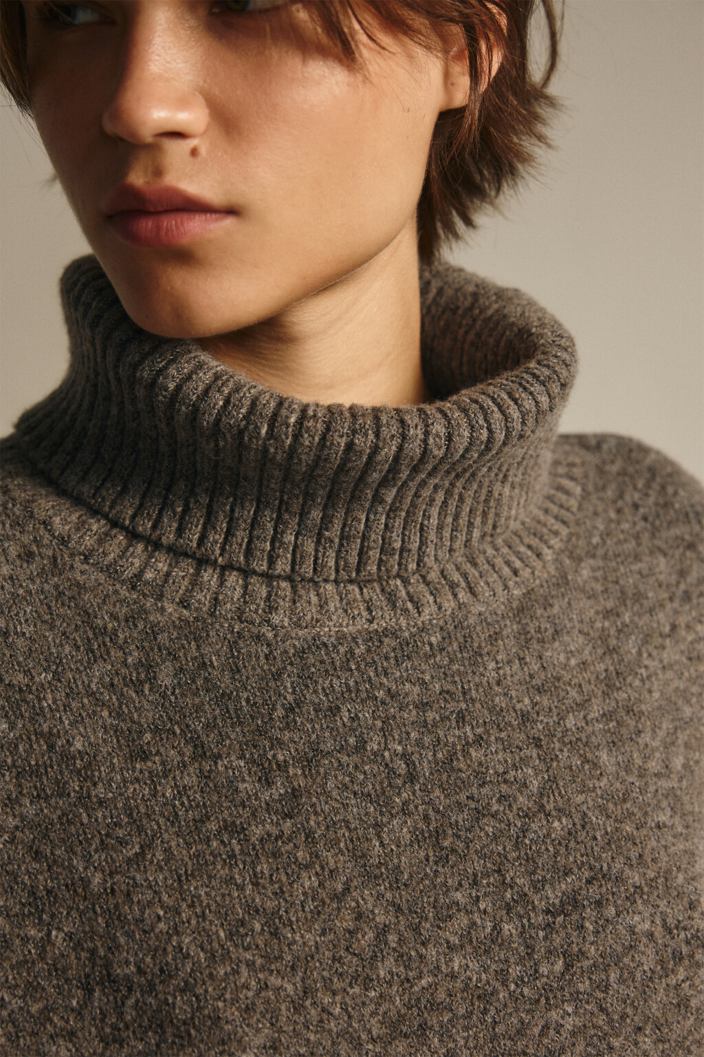 Платье-свитер с воротником в рубчик - цвет бежевый - 6