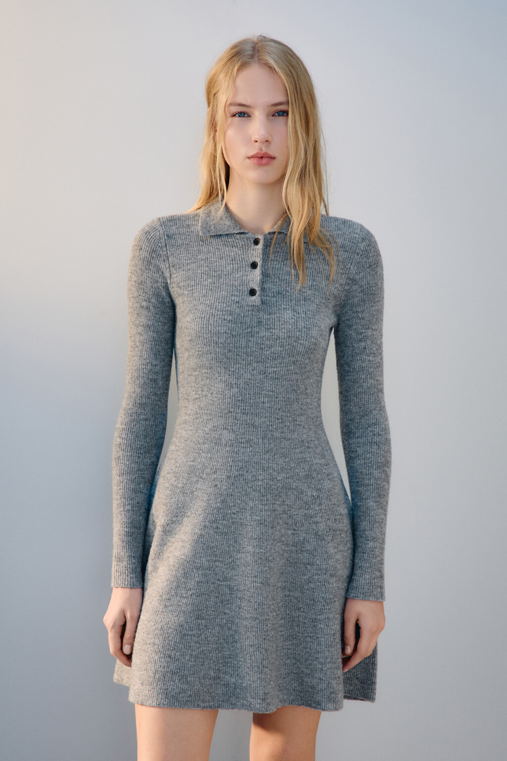 Платье-поло мини вязаное - цвет серый - 3