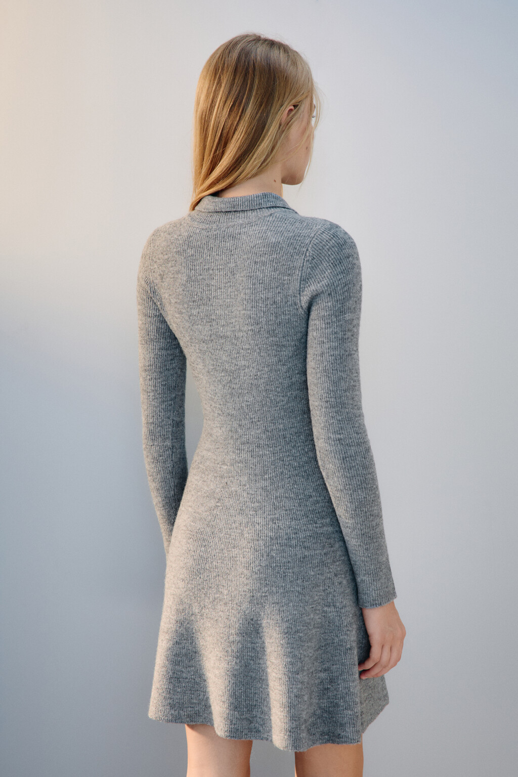 Платье-поло мини вязаное - цвет серый - 4