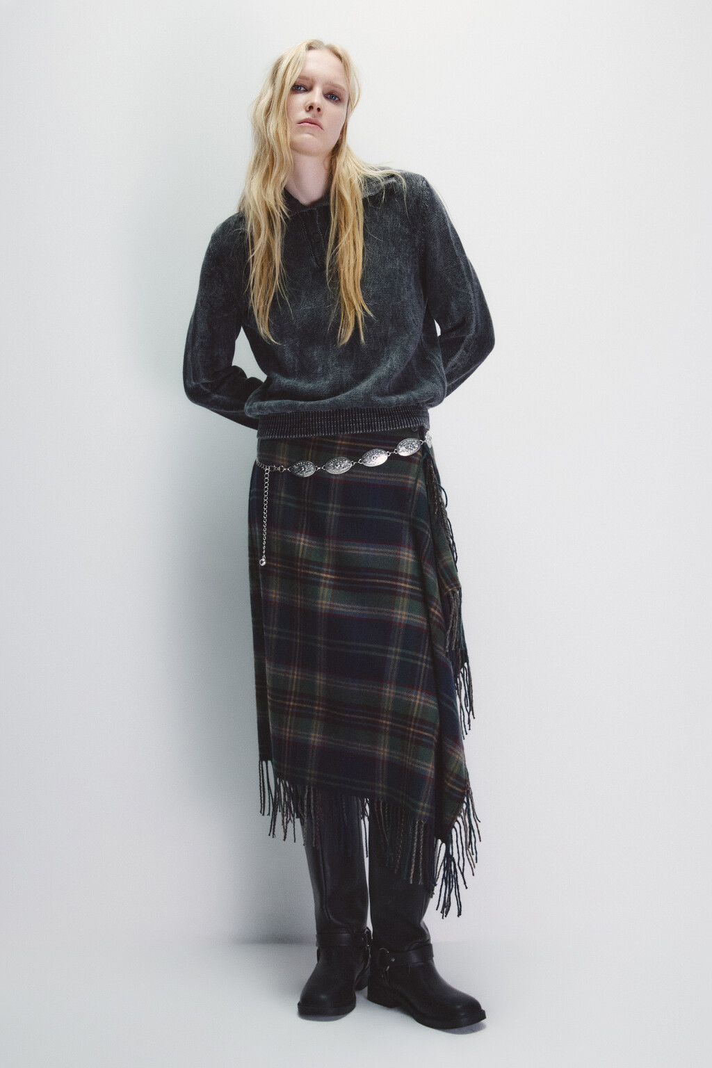 Свитер укороченный с воротником-стойкой - цвет черный - 5