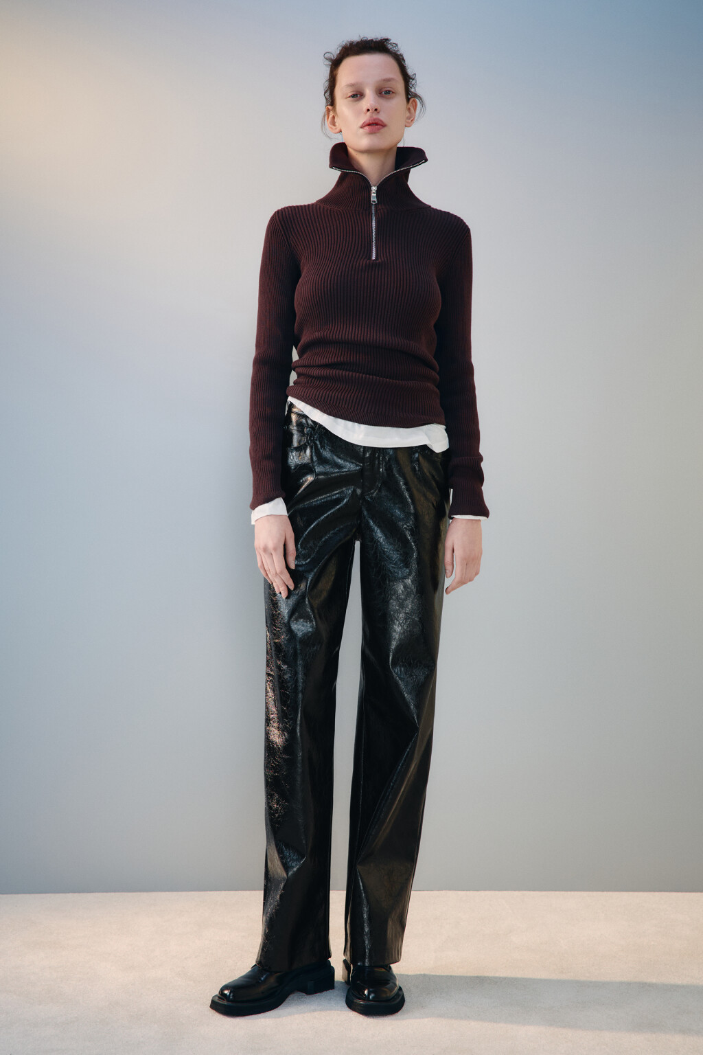 Джемпер в рубчик с воротником-стойкой - цвет коричневый - 4