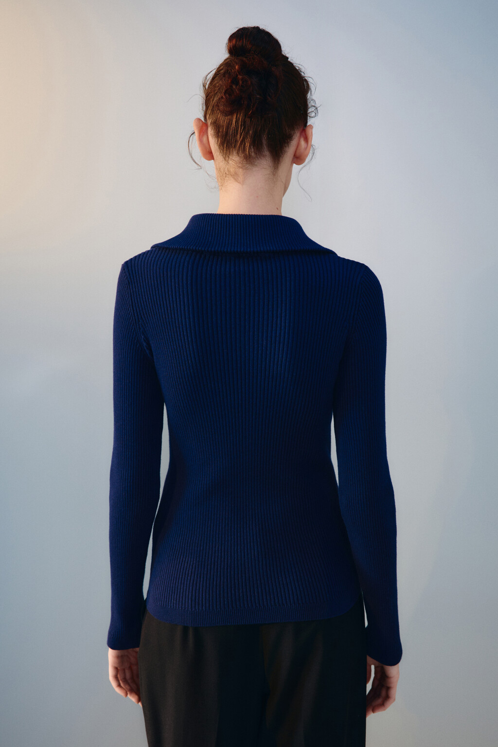 Джемпер в рубчик с воротником-стойкой - цвет голубой - 3