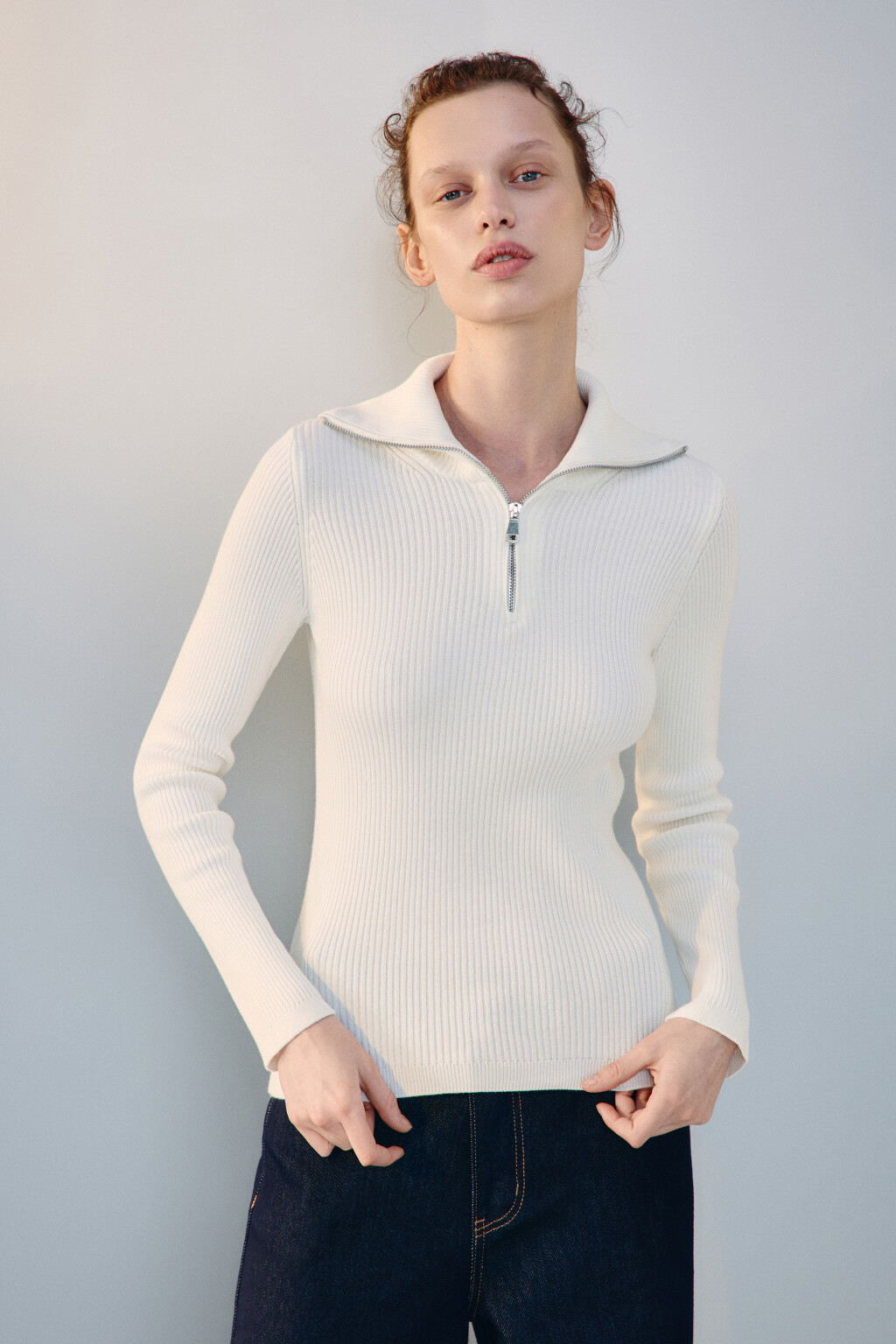 Джемпер в рубчик с воротником-стойкой - цвет молочный - 2