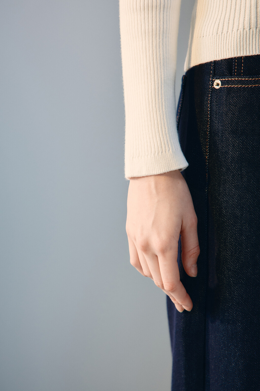 Джемпер в рубчик с воротником-стойкой - цвет молочный - 5